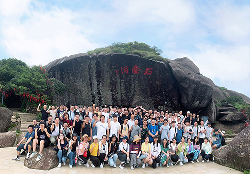 The hot summer is coming as scheduled. In order to help everyone get rid of the scorching summer and be full of vitality, Xiamen Baima Technology organizes colleagues in Xiamen to go to the Dehua Shiniu Mountain Scenic Area, starting a natural, cool and enjoyable journey.
