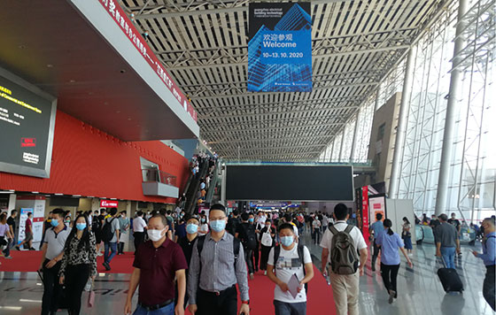 第25届广州国际照明展览会（GILE）（以下简称“光亚展”），昨天在广州中国进出口商品交易会展馆盛大开幕。光亚展第一天，智慧灯杆领域有哪些新动向、新产品、新技术、新亮点值得关注，
前方参展工程师带您一起挖掘。